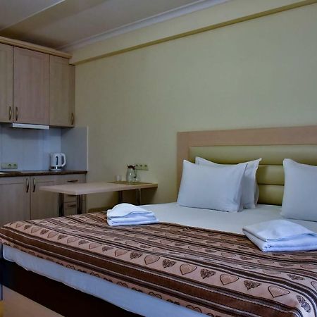 Aparthotel On Klinichna St. Kiev Exterior foto