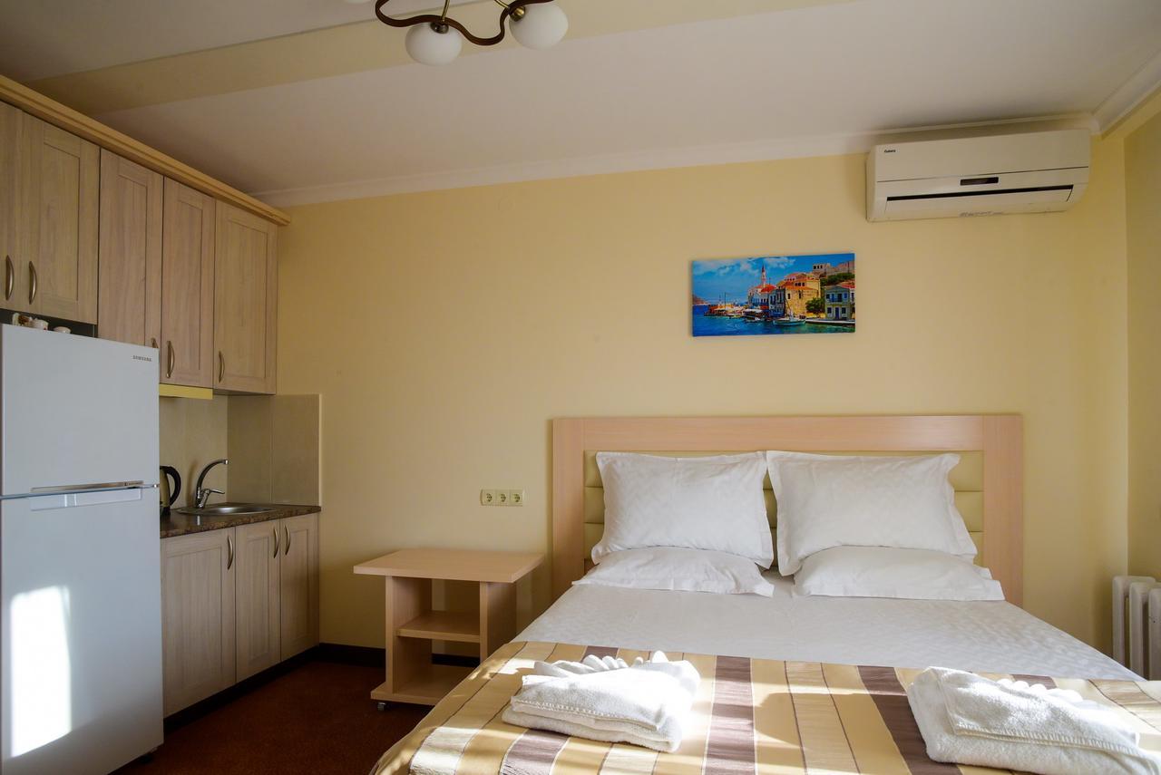 Aparthotel On Klinichna St. Kiev Exterior foto