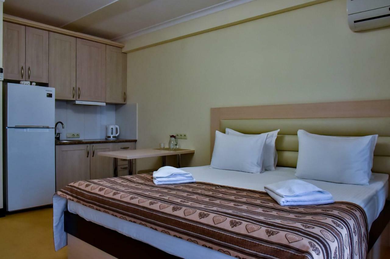 Aparthotel On Klinichna St. Kiev Exterior foto